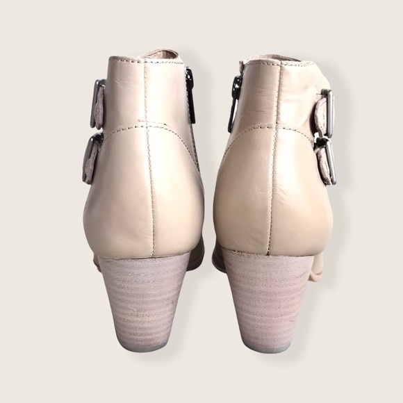 Frye Jennifer Ivory Chic Belted Shootie/Ankle Boot - Picture 14 of 16